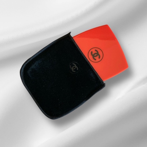 Chanel Red Beauty Compact Double Mirror - Picture 2 of 10